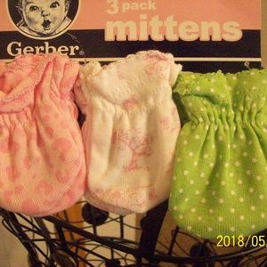 3 Pack New NWT Gerber Baby Mittens 0-3 Months